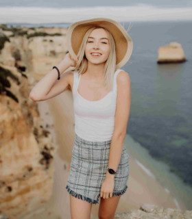 Profile picture of Zoe Dylan